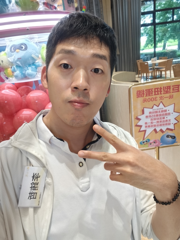 銪哲的第一张照片--高雄上门女婿服务网